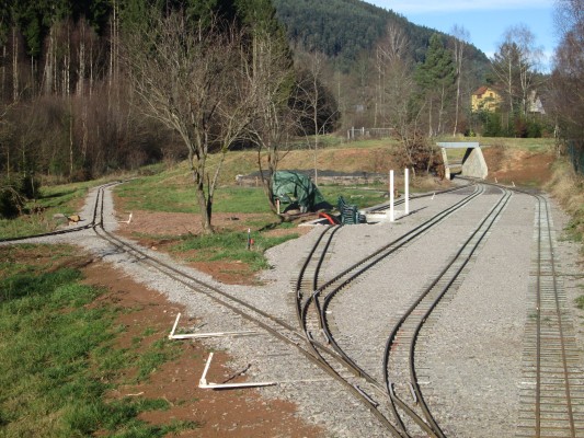 La pose des voies de la gare est terminée...